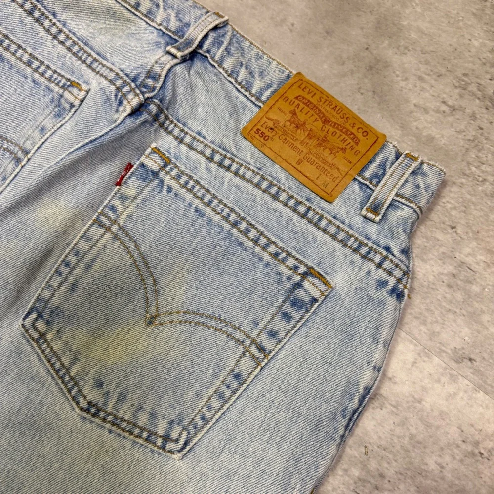 Vintage Levis 550 Relaxed Fit Tapered Leg Jeans Light Wash Made in USA 31x31
